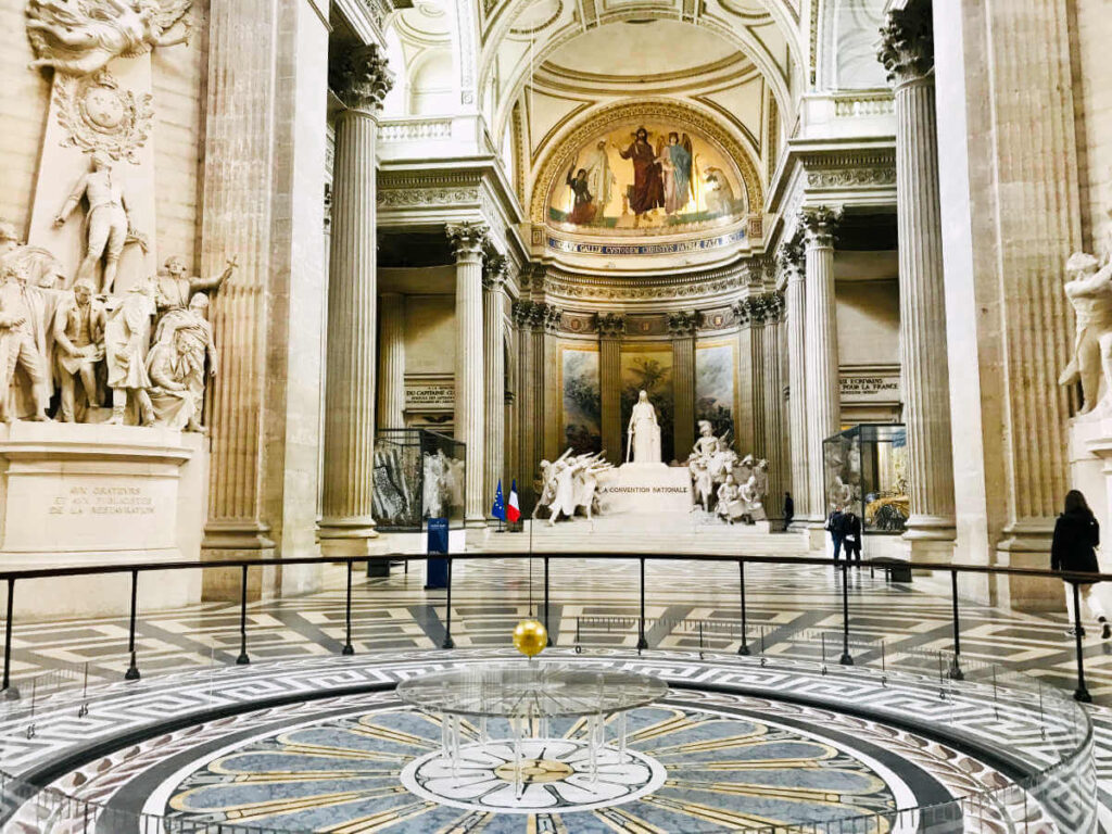 « Vous êtes invités à venir voir tourner la Terre » - Ici, une invention de 1851 : le pendule créé par le physicien Léon Foucault et l’ingénieur Gustave Froment au dôme du Panthéon, Paris - là ou ils ont démontré que la terre était en mouvement !
